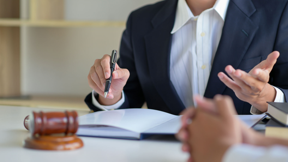 How do personal injury doctors work with lawyers in car accident cases?